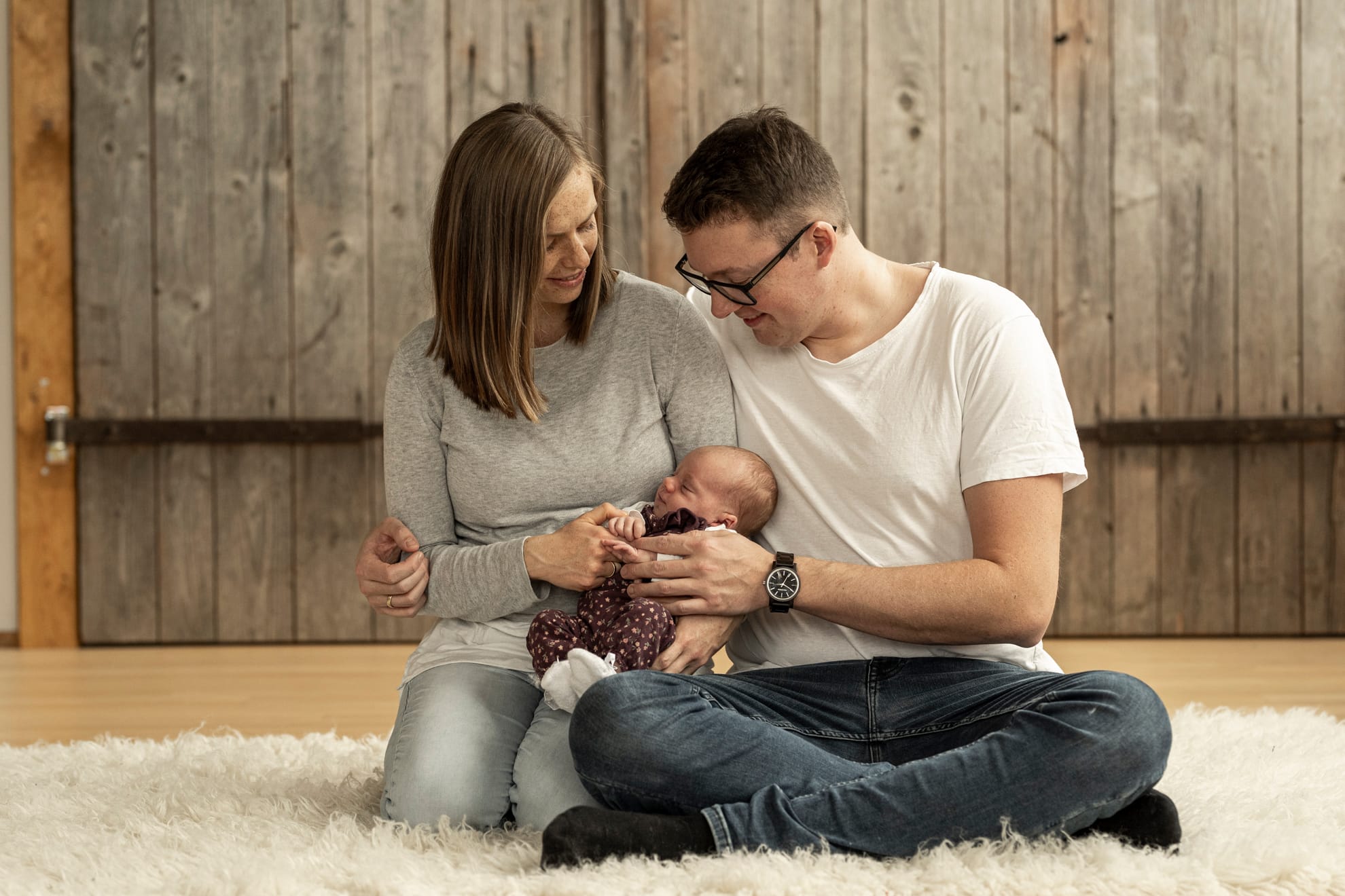 Familienshooting mit einem Neugeborenem im Atelier